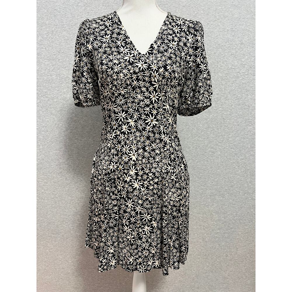 Uniqlo Fit N Flare Mini Dress Size Medium Black White Daisy Y2K‎ Feminine Floral